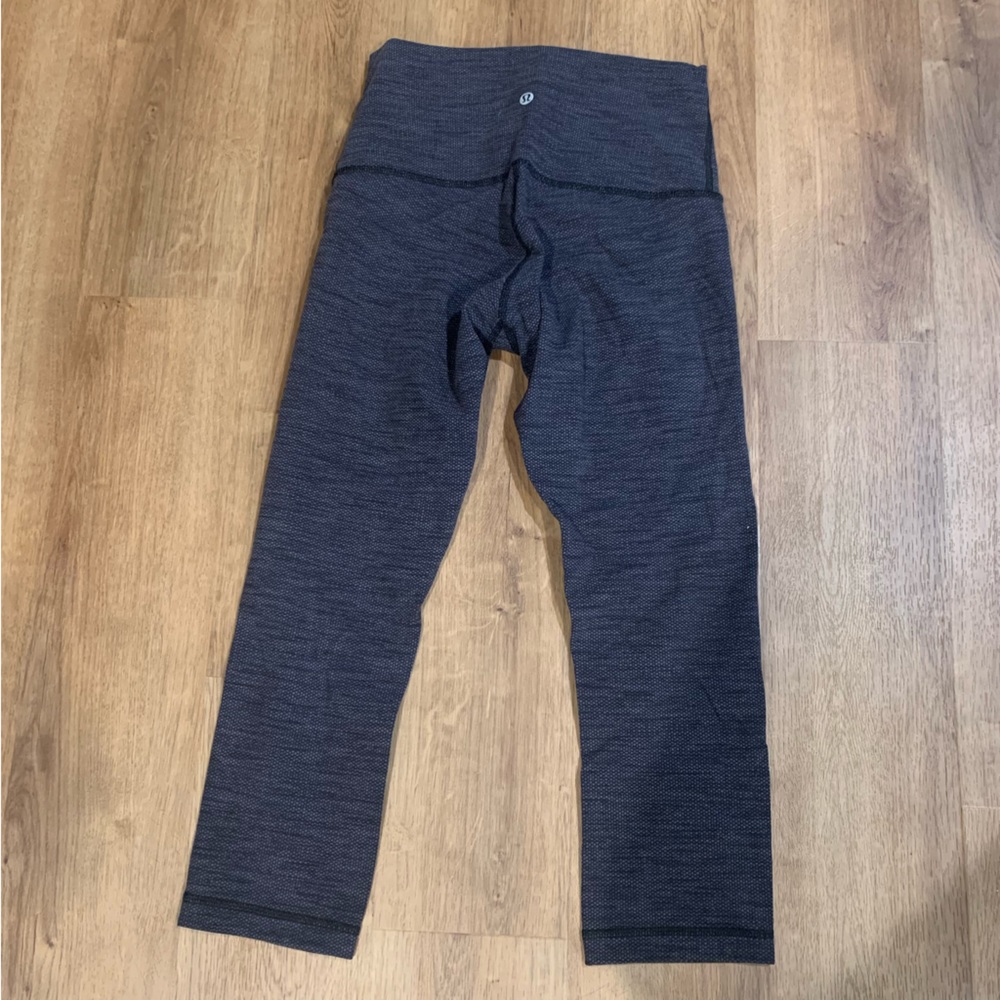 LULULEMON Capri Leggings